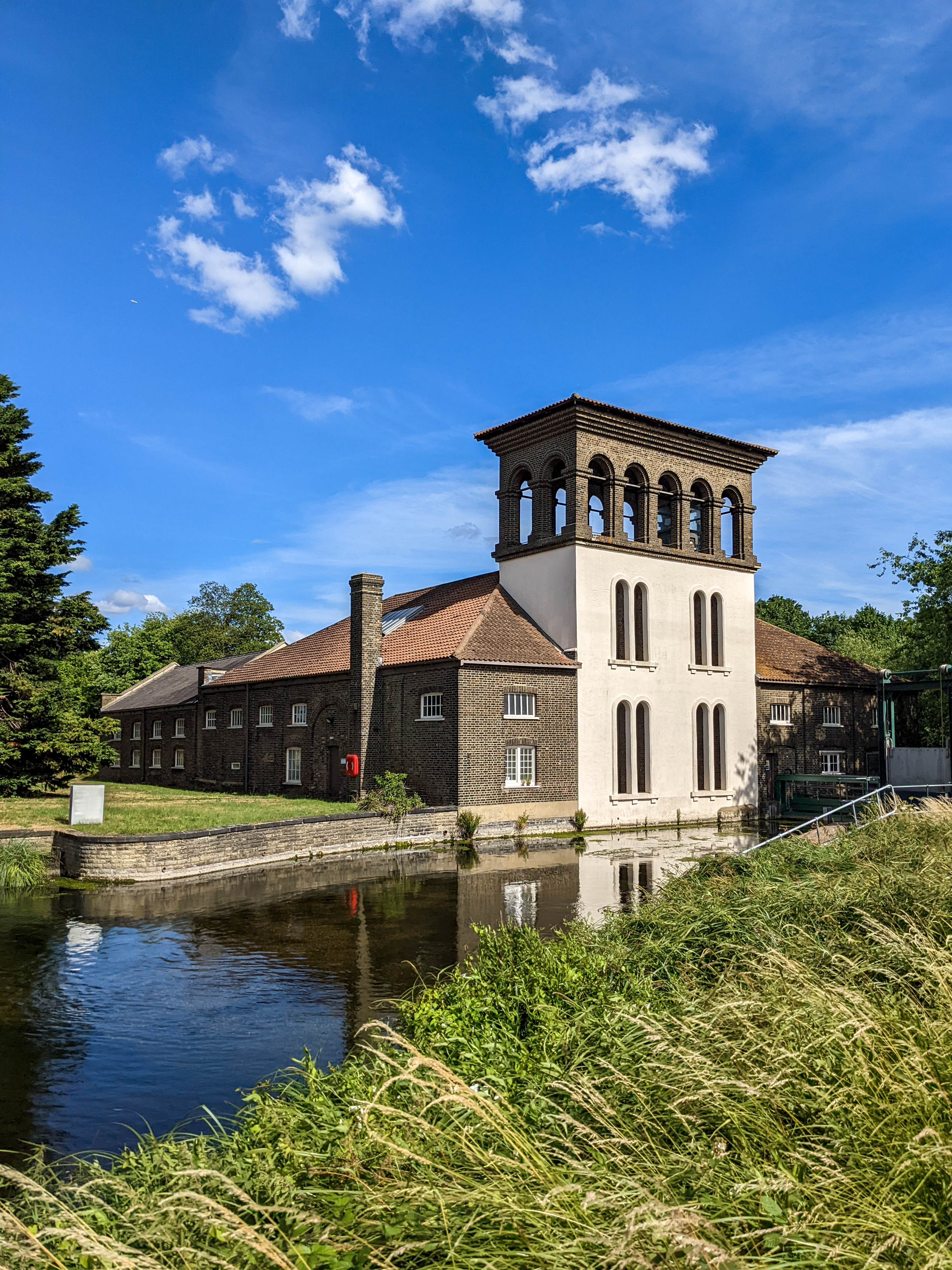 Markfield Park and the River Lee